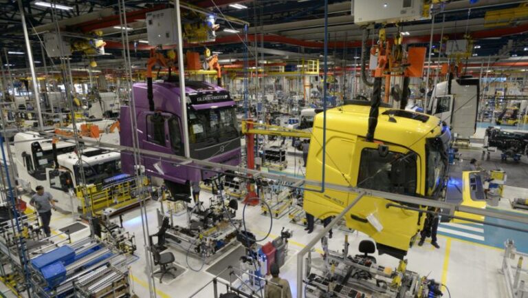 Indústria de caminhões e ônibus fecha 445 vagas em cinco meses