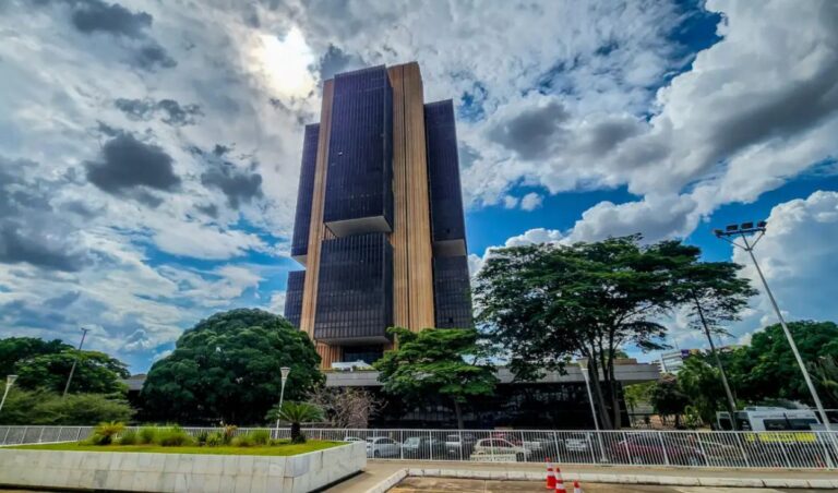 Inflação deve terminar o ano em 4,45%, segundo o Banco Central