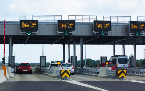 Fluxo de veículos em estradas com pedágio sobe 2,2% em novembro ante novembro de 2024