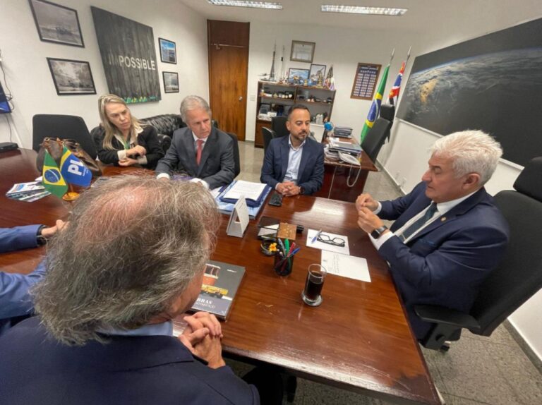 Senador Marcos Pontes recebe representantes da NTC&Logística em audiência no Senado Federal