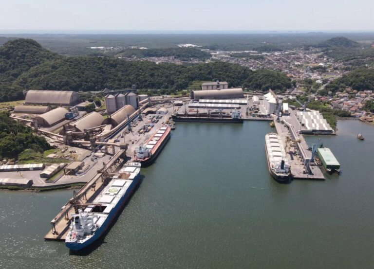 Movimentação de cargas em portos de SC cresce 4,78% em 2025