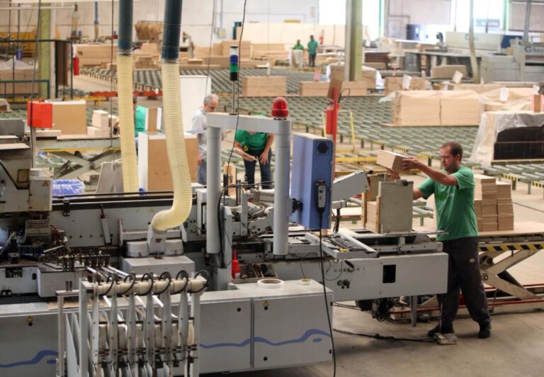 Indústria do Paraná tem terceiro melhor desempenho do País em novembro de 2025