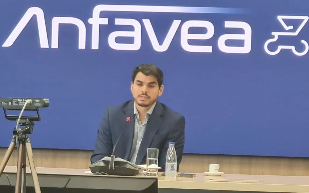 Vendas de autos crescem 2,1% em 2025, mas caminhões pesados despencam 20,5%