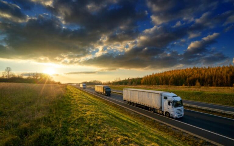 Caminhões brasileiros podem emitir até 35% menos CO₂ frente aos europeus