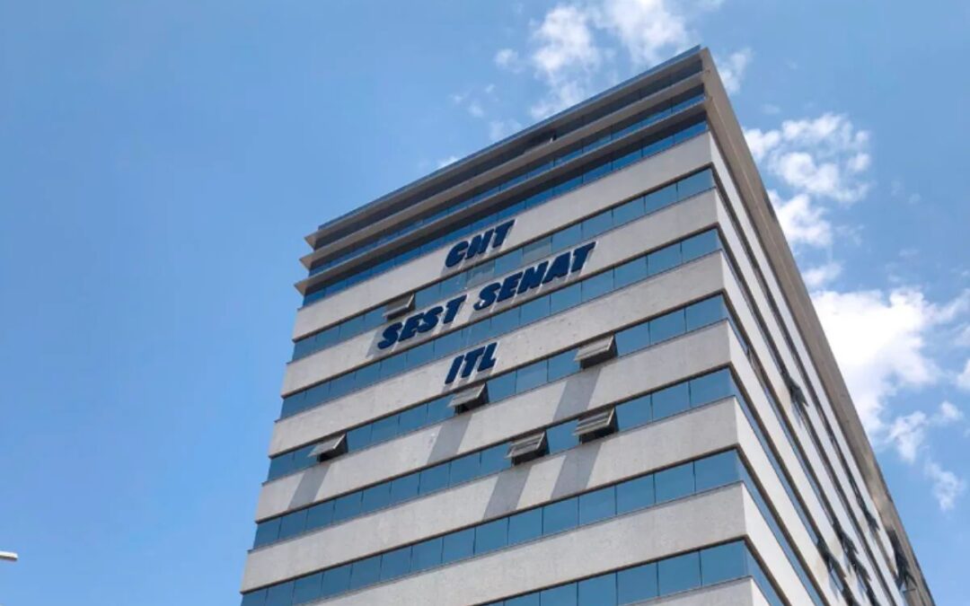 44,6% das transportadoras de cargas têm vagas abertas para motoristas