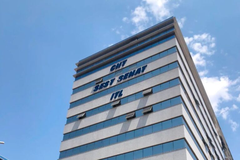 44,6% das transportadoras de cargas têm vagas abertas para motoristas