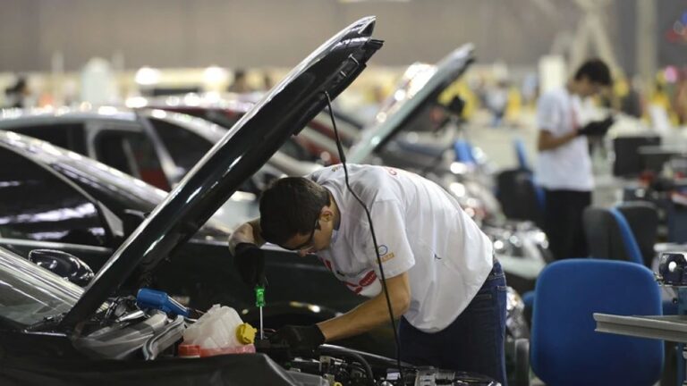 Juros altos travam crédito para 80% das indústrias, revela pesquisa