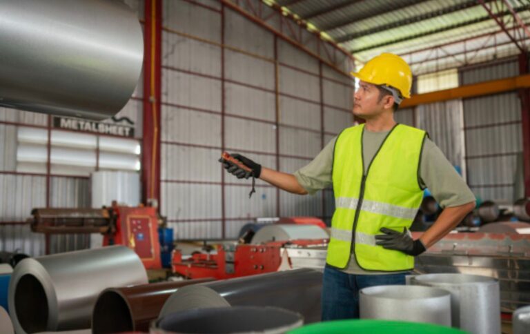 CNI aponta juros como responsáveis por desaceleração da indústria