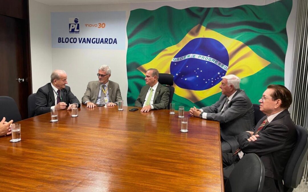 Presidente Eduardo Rebuzzi realiza visita institucional ao senador Wellington Fagundes