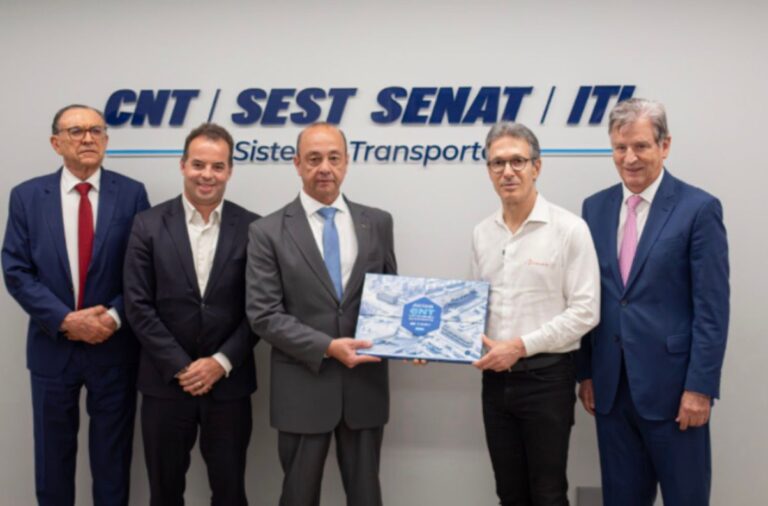 CNT recebe governador de Minas Gerais para debater investimentos em infraestrutura de transporte e logística