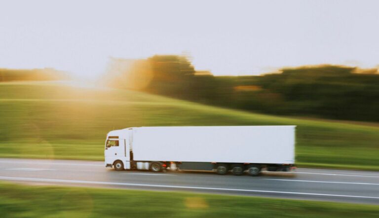 O mercado já cobra práticas ESG de toda a cadeia produtiva. Sua transportadora está preparada?