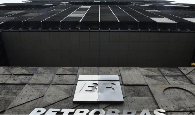 Aumento do petróleo pressiona gasolina e diesel nas refinarias