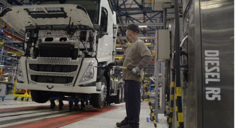 Indústria de caminhões já fechou 180 vagas neste ano