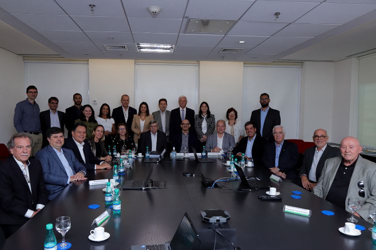 BNDES apresenta oportunidades de financiamento para transporte e logística em webinar da CNT