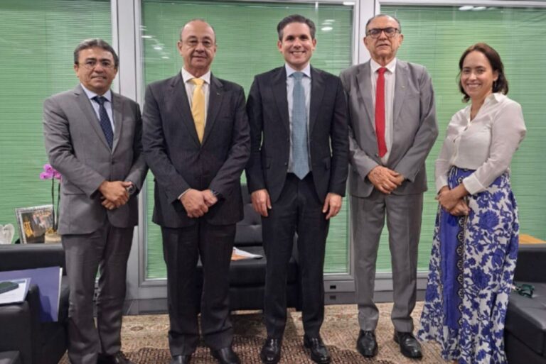 CNT trata de pautas prioritárias do transporte em reunião com Hugo Motta