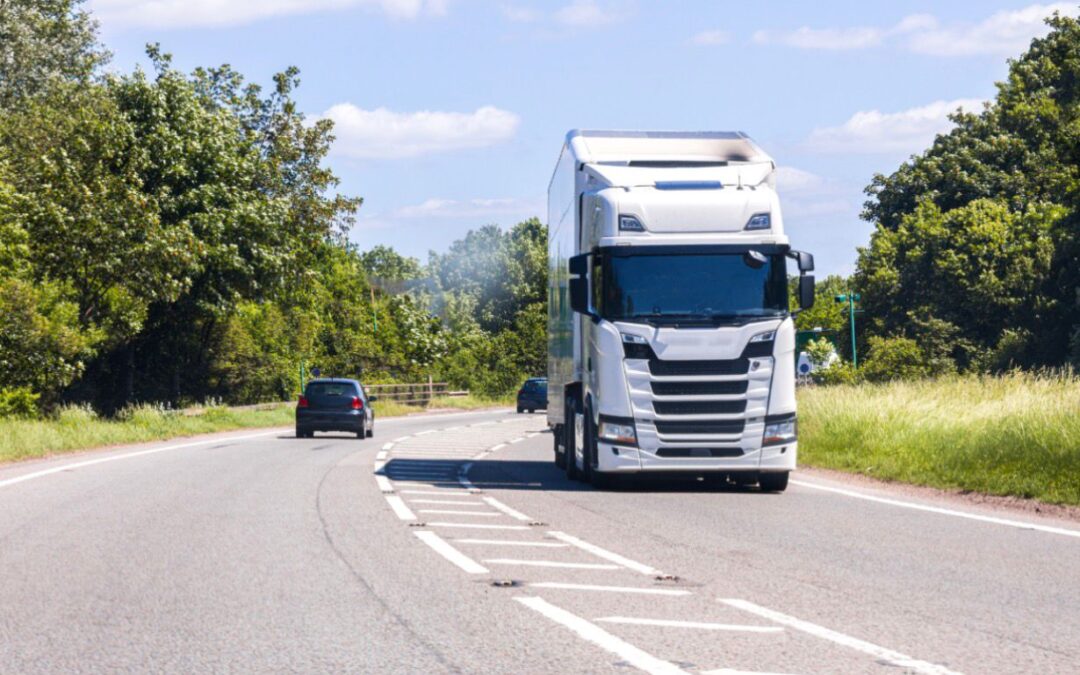 Rodovias ruins encarecem transporte em 35%, e buraco na estrada amplia inflação na mesa dos mineiros