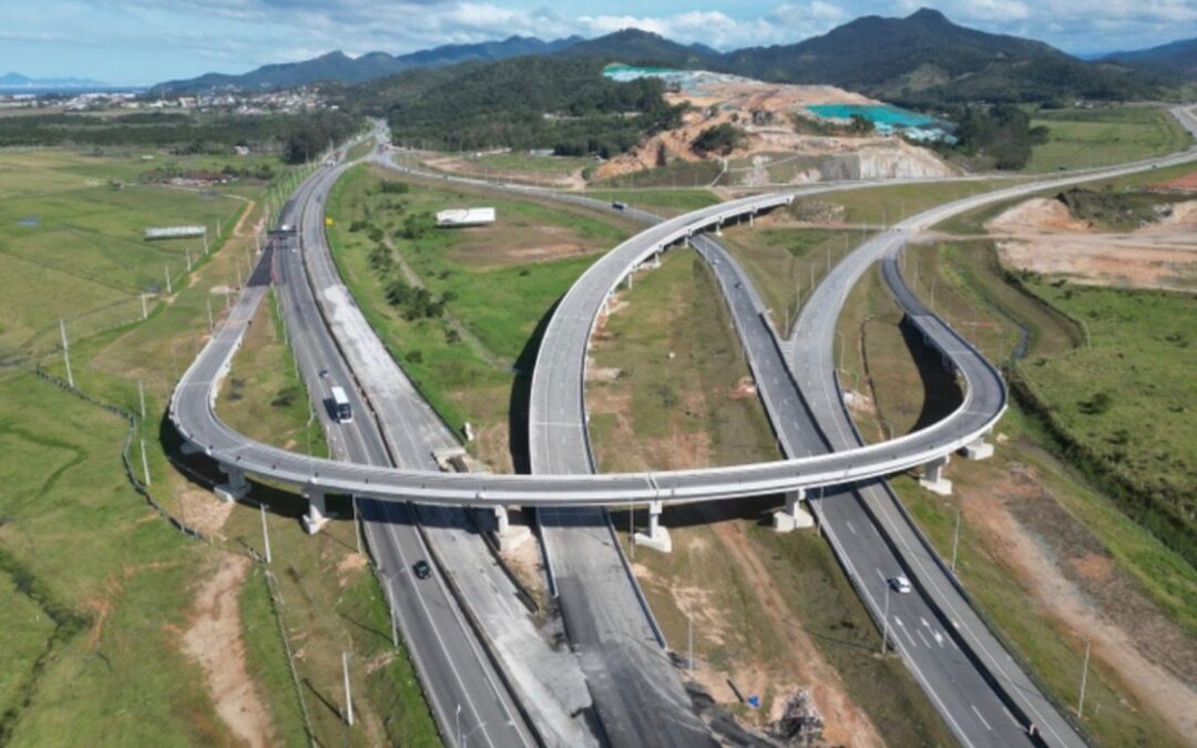 Panorama da Infra S.A. destaca mais de R$ 2 bilhões em investimentos do Novo PAC na infraestrutura de Santa Catarina