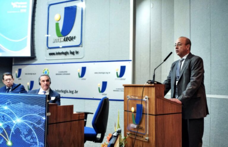 Em debate sobre modernização aduaneira, Vander Costa destaca integração e eficiência logística