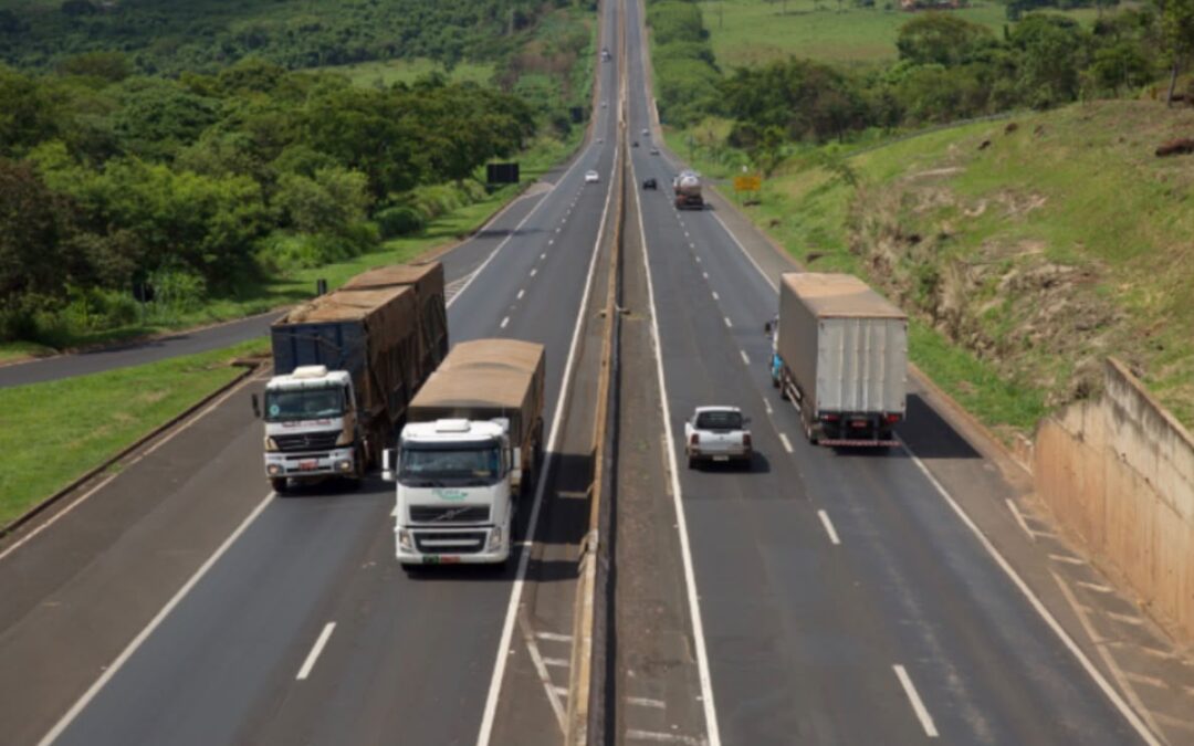 Empresas respondem por mais de dois terços do volume de cargas transportadas por rodovias