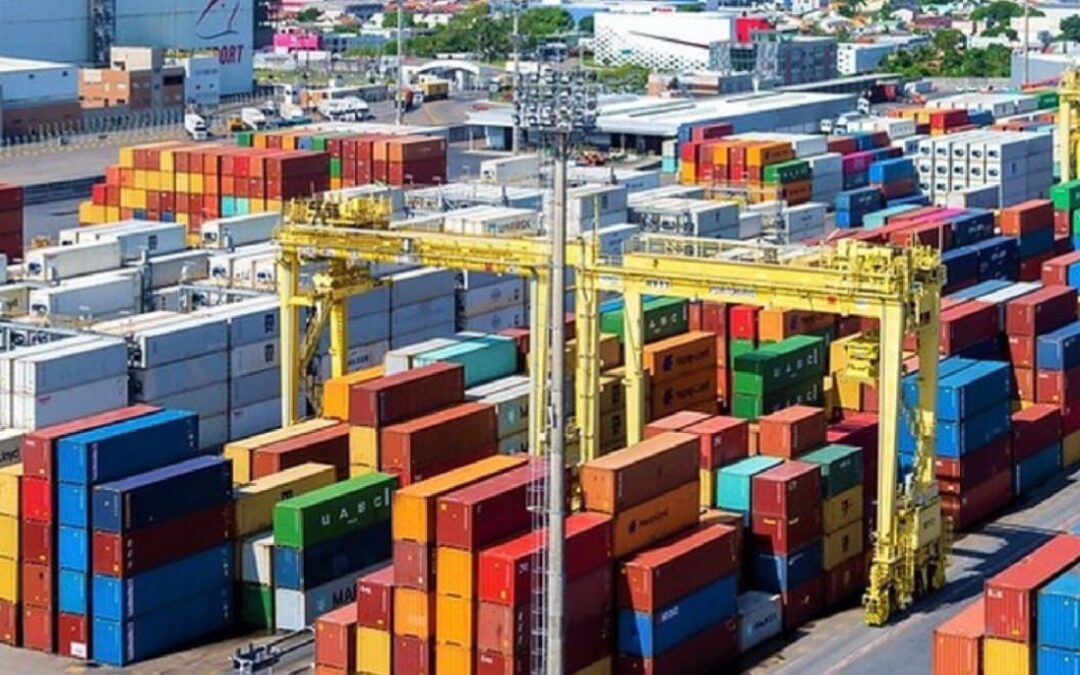 Importações brasileiras em contêineres avançam 16% e impulsionam disputa entre gigantes da logística