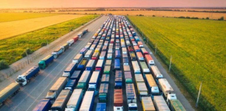 Transporte de cargas responde por 12,2% da receita dos serviços no país