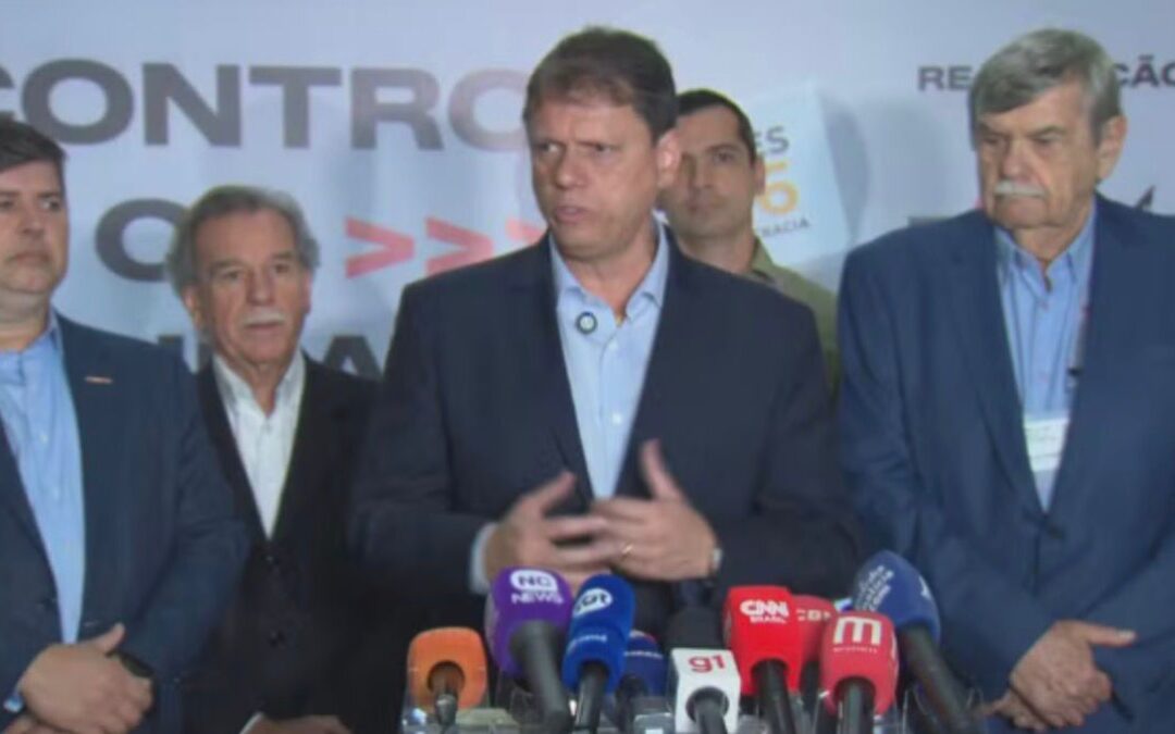Tarcísio promete renovar benefício fiscal para transporte de cargas em SP e defende pedágio free flow