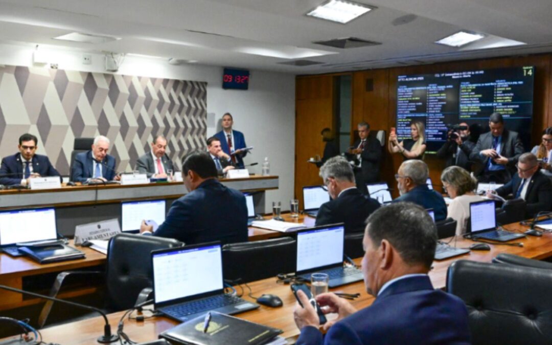PEC do fim da escala 6×1 passa pela CCJ e aguarda votação no Plenário