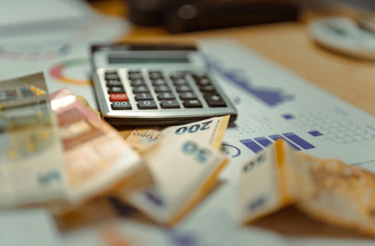 Copom reduz a taxa básica de juros da economia, a Selic, de 14% para 13,75% ao ano