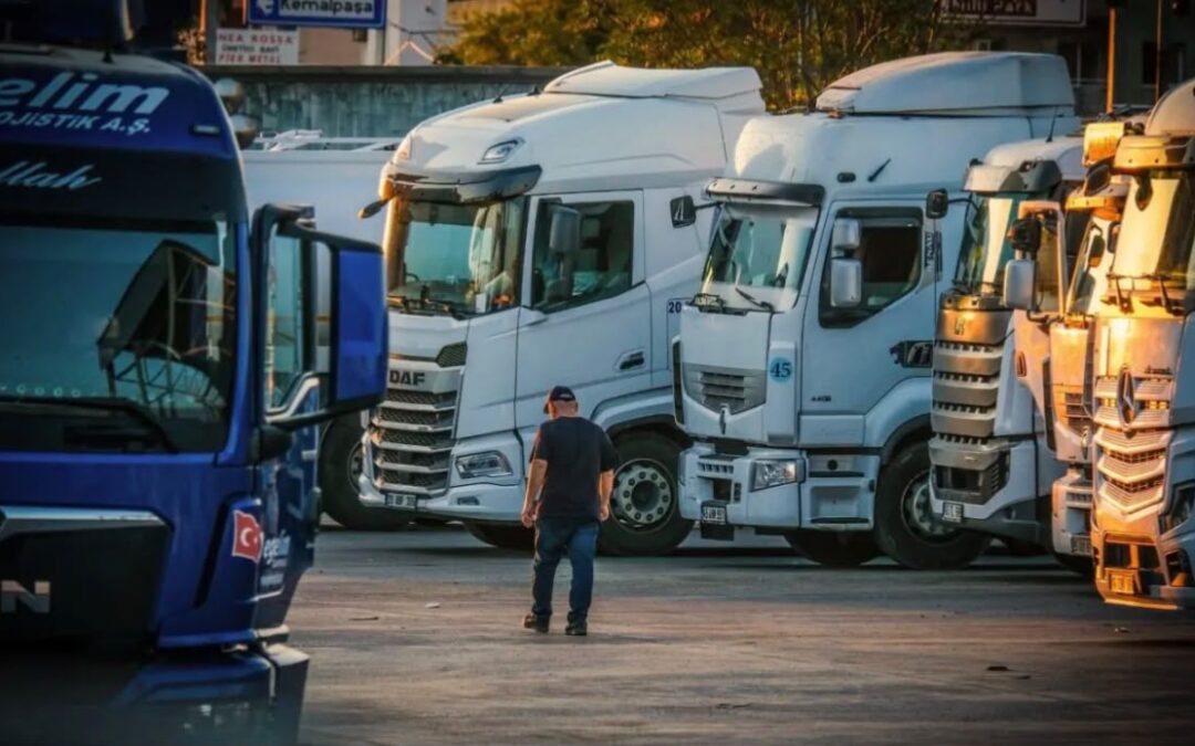 Transporte rodoviário de cargas cria 44,6 mil empregos formais no 1º semestre de 2026