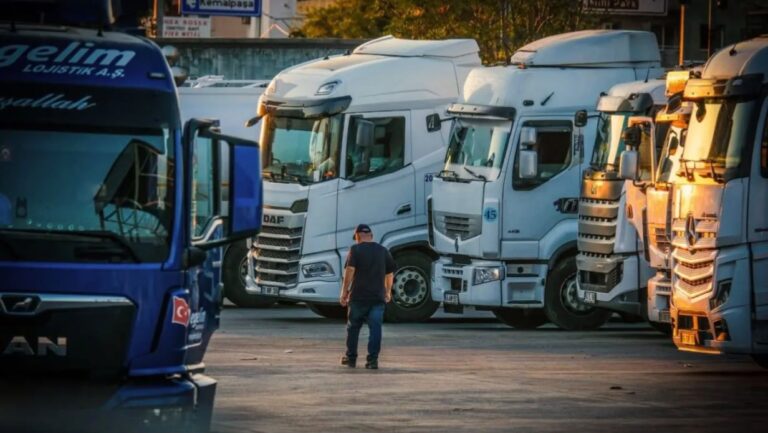 Transporte rodoviário de cargas cria 44,6 mil empregos formais no 1º semestre de 2026