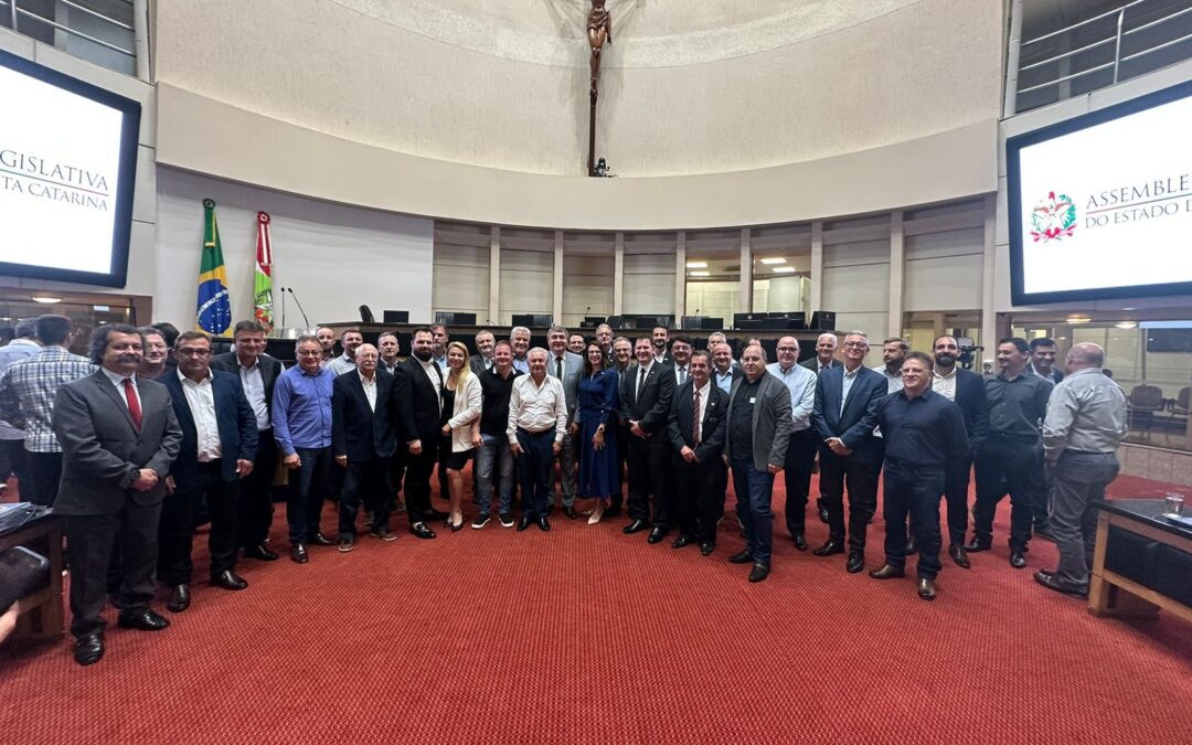 Setracajo e Comjovem Joinville no encontro na ALESC