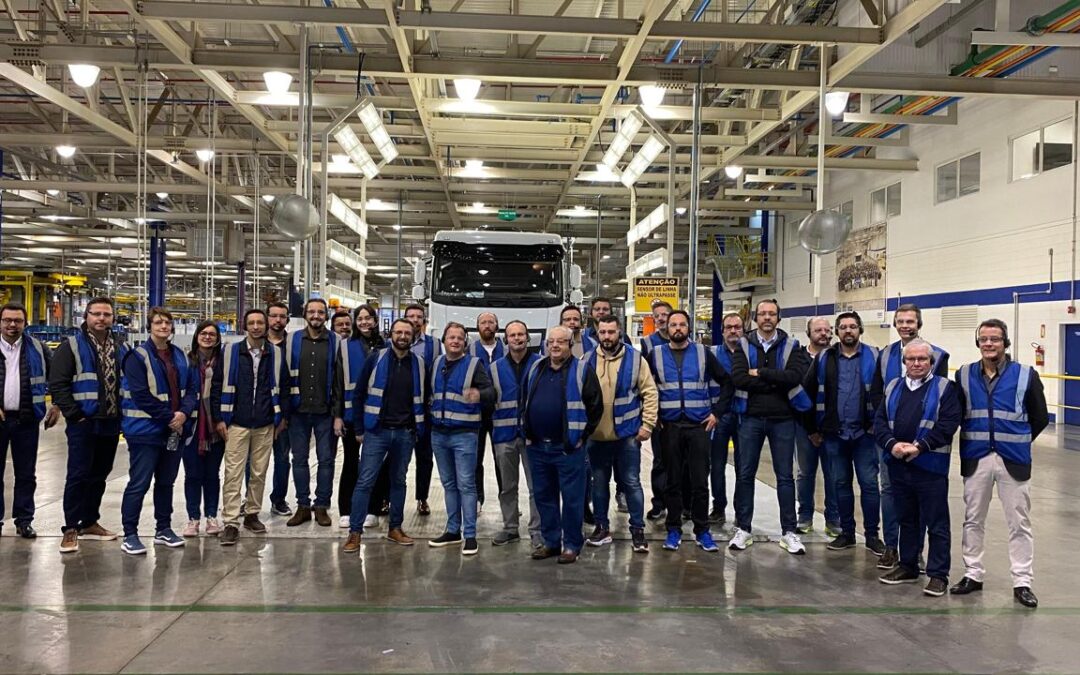 Comjovem Joinville em visita à DAF