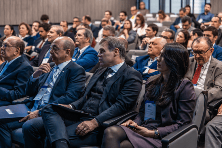 Conexão Legal: Quando a realidade do transporte encontra a construção do direito