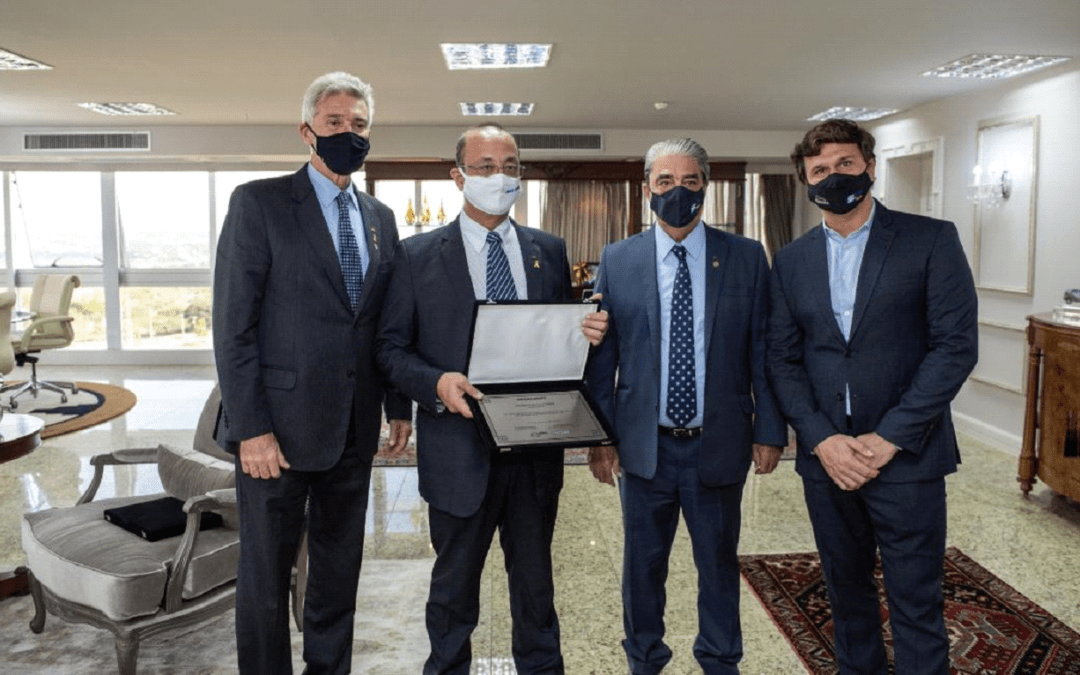 Presidente Vander Costa recebe homenagem da NTC e COMJOVEM