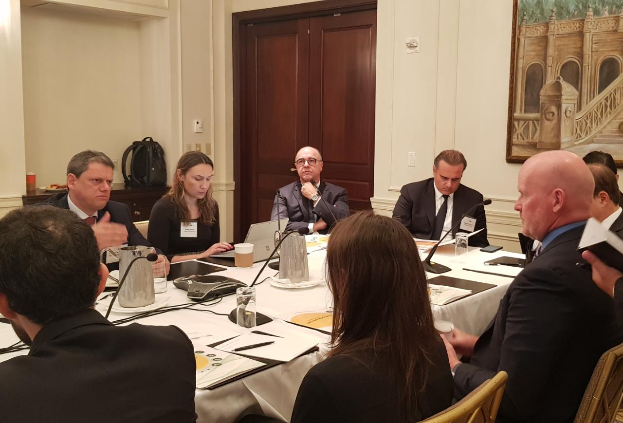 Ministro se reúne com investidores em Nova York