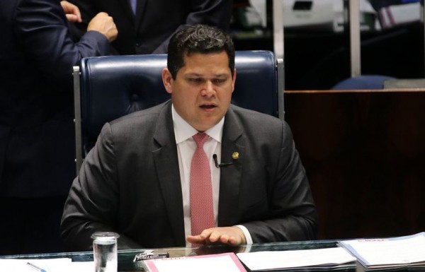 Senado deve votar PEC paralela da Previdência nesta terça, segundo Alcolumbre