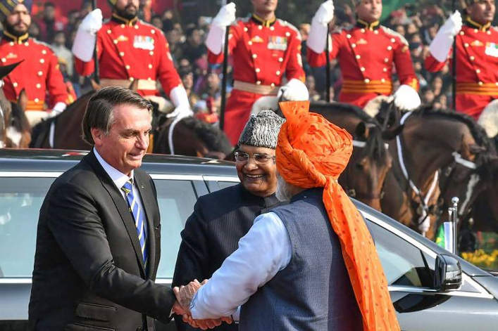 Bolsonaro considera enviar reformas administrativa e tributária juntas