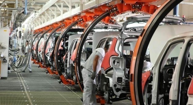 Indústria tem melhor desempenho desde o pós-greve de caminhoneiros, diz IBGE