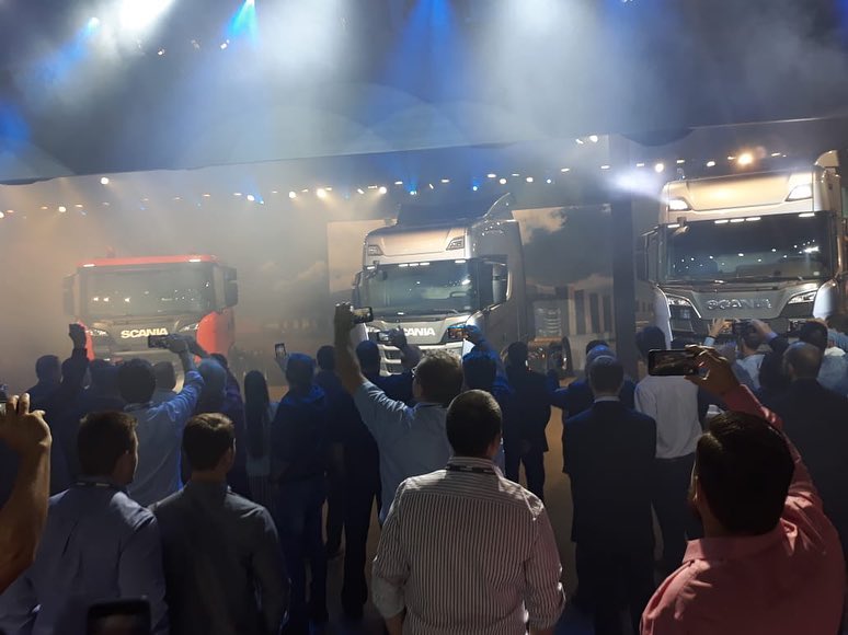 COMJOVEM participa do lançamento da nova geração de caminhões Scania