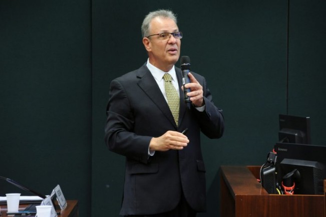 Ministro de Minas e Energia destaca preço do diesel menor que no ano passado