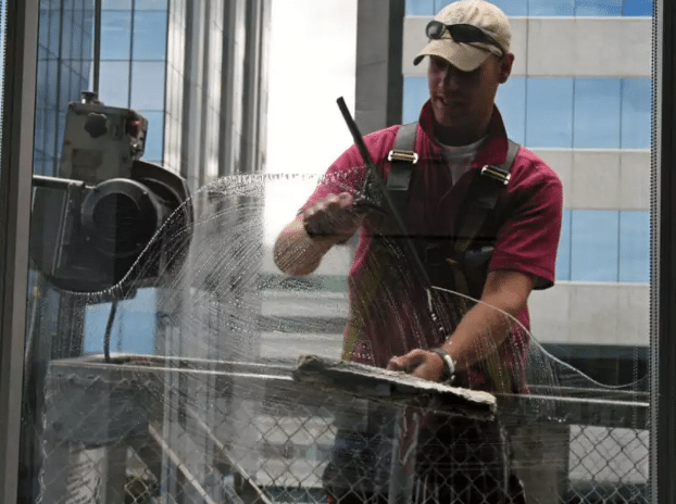 Setor de serviços avança 0,8% em outubro, diz IBGE