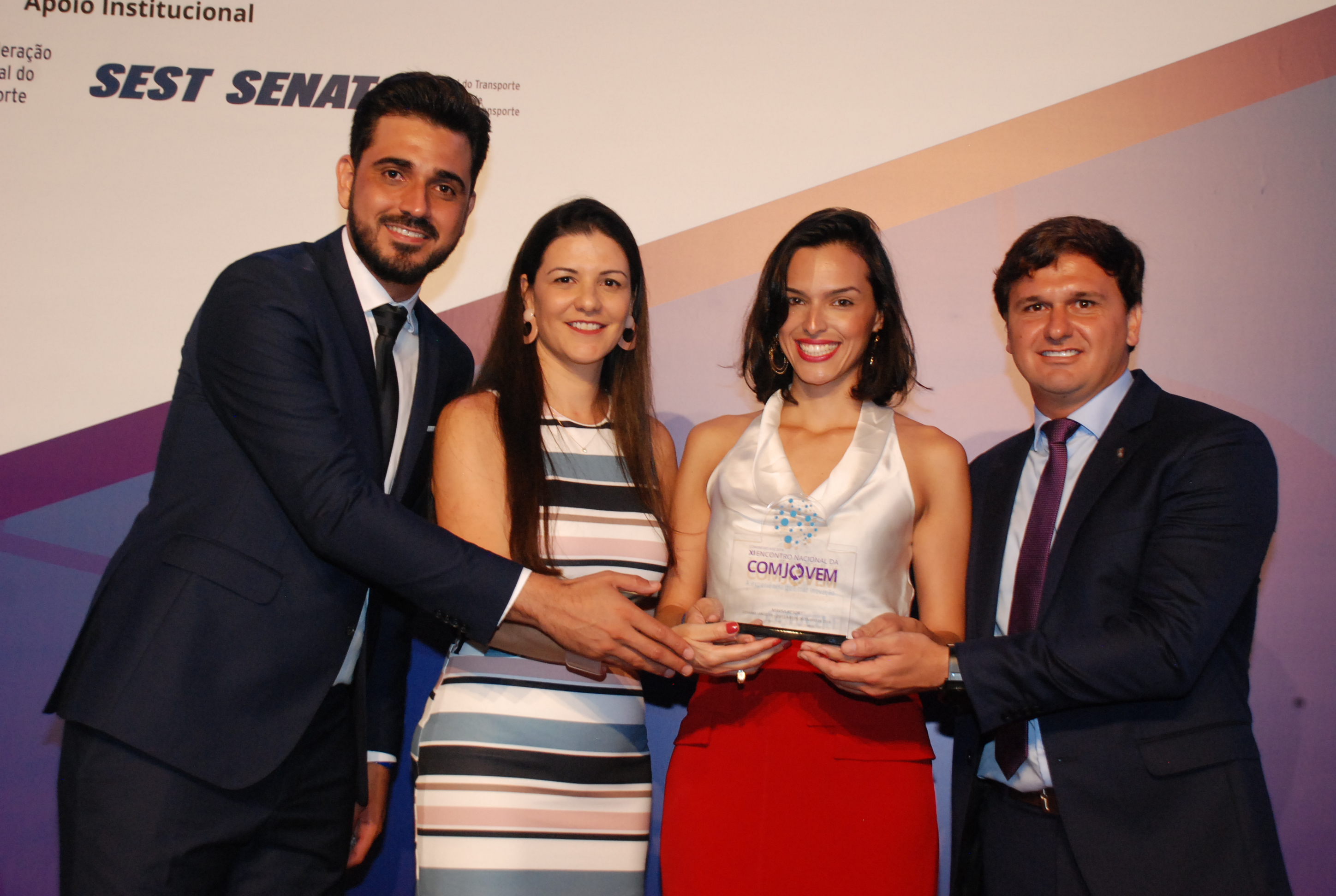 Patrocinadores do XI Encontro Nacional da COMJOVEM são homenageados na noite de abertura