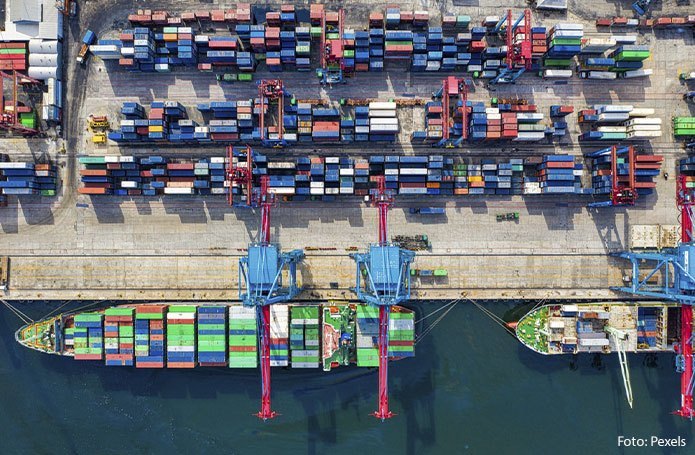 Balança comercial tem saldo de US$ 633 milhões em agosto com quedas nas exportações e importações