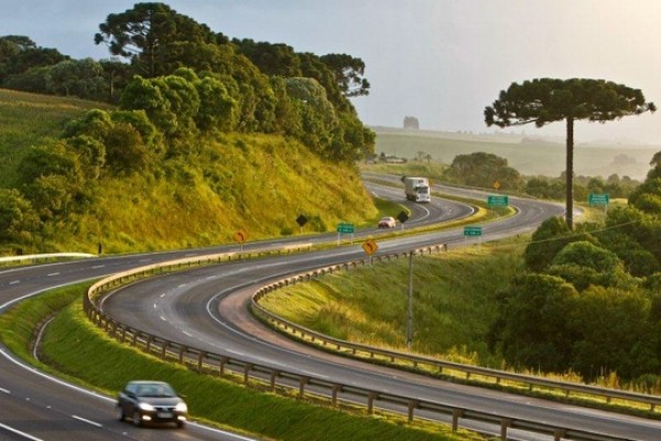 Governo assina decreto para estudos do novo programa de concessões rodoviárias no PR
