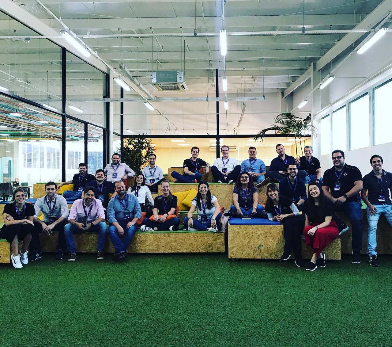 Programa Mercedes-Benz Cliente 4.0 leva integrantes da COMJOVEM para Workshop em Uberlândia