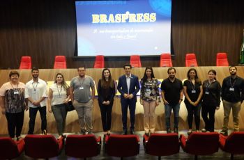 Núcleos da COMJOVEM realizam visita técnica na Braspress