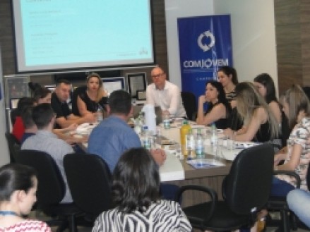 Núcleo da COMJOVEM Chapecó organiza palestra sobre prevenções no mundo virtual