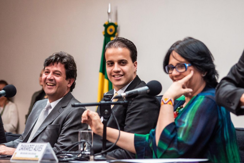 Combate ao suicídio mobiliza parlamentares e Executivo em simpósio na Câmara dos Deputados