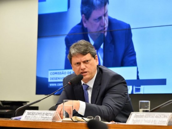 Mudanças nas regras de trânsito são debatidas por comissão especial na Câmara dos Deputados