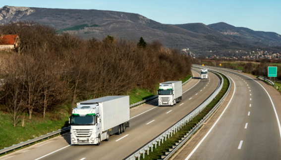 Transporte rodoviário de cargas busca alternativas sustentáveis diante das crises climáticas
